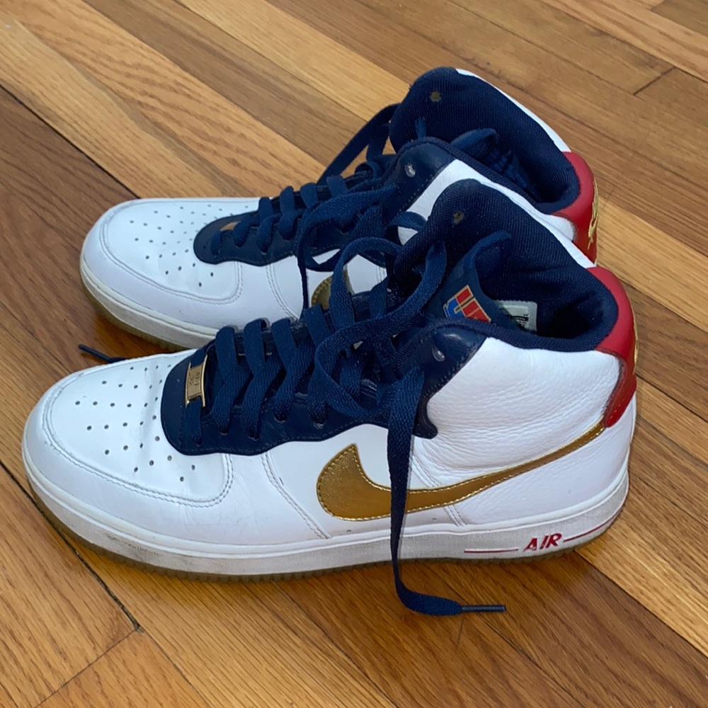 Men’s Nike high top sneakers size 9